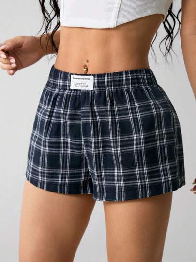SHEIN PETITE شورتات كاجوال للنساء مع طباعة مربعات والتصاقات، صيفية
