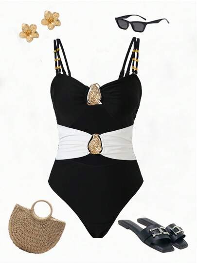 Swim Chiccia قطعة واحده من ملابس السباحة ذات اللون المتباين الجذاب، مزينة بعناصر معدنية أنيقة للشاطئ