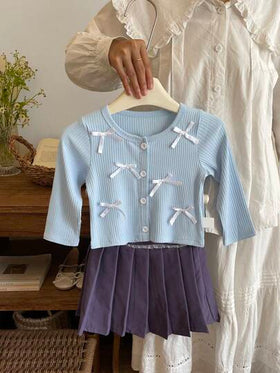SHEIN مجموعة بنطلون وكاردجان كروشيه للطفلة الرضيعة من عمر 0-3 سنوات، طراز أكاديمي أنيق لحفلة الشاي، بتصميم فراشة وتنورة مطرزة بالدانتيل، مناسبة للخريف والشتاء