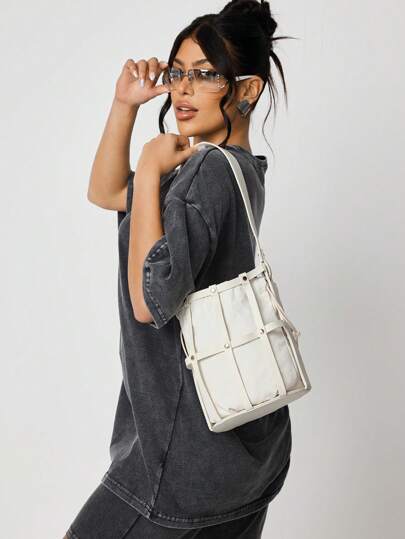 SHEIN SXY حقيبة كتف للسيدات، حقيبة هوبو، مجوفة، حقيبة منسوجة، أنيقة، بسيطة، شخصية، متعددة الاستخدامات، للشارع، مزينة بالدبابيس، للاستخدام اليومي، التسوق، الشاي بعد الظهر، الشاطئ، العطلات، الصيف، الساحل، حفلات الشاطئ، أبيض