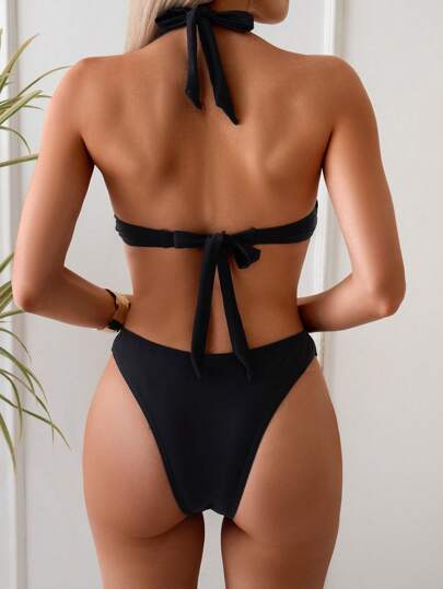 Swim Chiccia 2 قطعة مجموعة بكيني صيفي للنساء، بلون واحد مع زخرفة معدنية على الأمام من الهلتر، وأسفل مثلثي قياسي