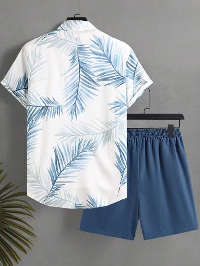 Manfinity Swimmode طقم قميص وشورت بطبعة نباتات استوائية بأكمام قصيرة وأزرار أمامية واحدة للرجال، طقم ملابس عطلة للرجال، طقم شورت بطبعة استوائية للرجال، طقم قميص وشورت صيفي للرجال
