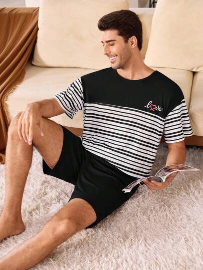 SHEIN طقم بيجامة مطبوع بتصميم قصير الأكمام والشورت بألوان مظللة للرجال