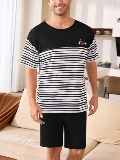 SHEIN طقم بيجامة مطبوع بتصميم قصير الأكمام والشورت بألوان مظللة للرجال