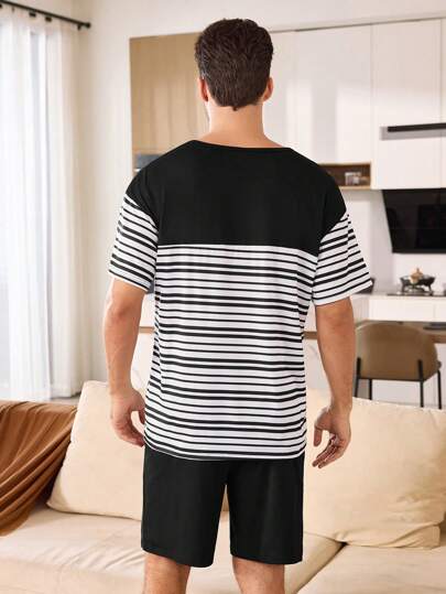 SHEIN طقم بيجامة مطبوع بتصميم قصير الأكمام والشورت بألوان مظللة للرجال
