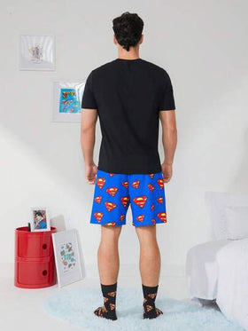 SUPERMAN X SHEIN طقم أزياء للرجال مكون من شورت وبلوزة كم قصير مزينة برقعة شعار