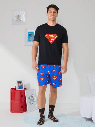 SUPERMAN X SHEIN طقم أزياء للرجال مكون من شورت وبلوزة كم قصير مزينة برقعة شعار