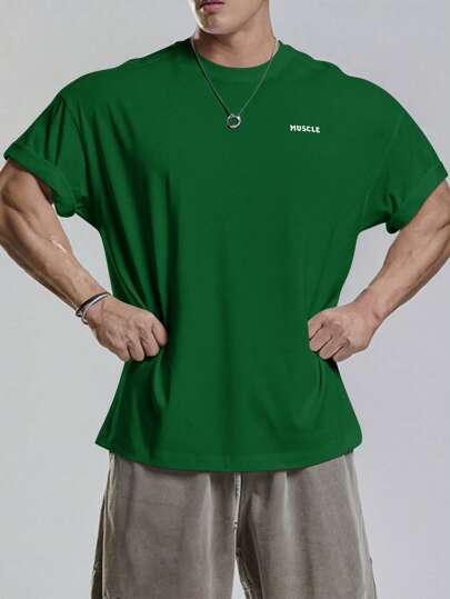 Manfinity Sport Corelite تيشيرت رياضي بياقة طاقم مطبوع بتصميم بسيط، أكمام قصيرة للرجال