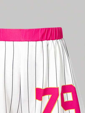SHEIN مجموعة ملابس للبنات الصغيرات (2 قطعة) - ملابس علوية تي شيرت بأكمام قصيرة وياقة على شكل حرف V مطبوعة بزهور مخططة باللون الأحمر الوردي، شورت كاجوال مريح وملائم للرياضة والاستخدام اليومي، ملابس متطابقة للأخوات