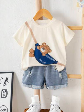 SHEIN 2 مجموعة من التي شيرت ذات الأكمام القصيرة وشورت الجينز مريحة وعملية للأطفال الصغار بطباعة دب، مناسبة للارتداء في الربيع والصيف داخل وخارج المنزل، للبس اليومي والرياضة واللعب والحفلات وتصوير الصور والعطلات والمناسبات