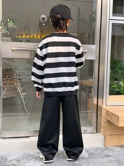 SHEIN مجموعة بنطلون وبلوزة كاجوال بخطوط فضفاضة بأكمام طويلة وياقة طاقم للفتيان المراهقين بالطراز الكوري، مناسبة للتنقل والمدرسة والارتداء اليومي والرياضة في فصلي الخريف والشتاء، عودة إلى الموسم المدرسي، 2 قطعة/مجموعة