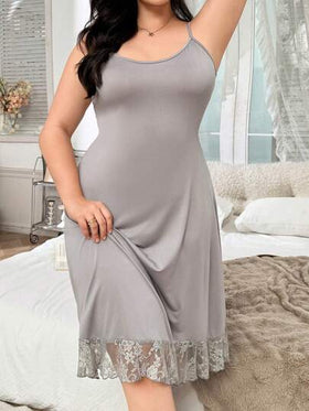 SHEIN ثوب نوم نسائي بحجم كبير مرقع بالدانتيل مفتوح من الظهر