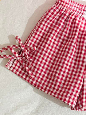 SHEIN مجموعة بلوزة وشورت للفتيات بتصميم مريح وبسيط، مزينة بكشكشة في الخصر مع فيونكة