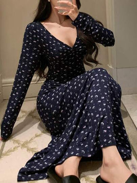 DAZY فستان نوم بتصميم كشكش وياقة على شكل حرف V مزخرف بنقشة زهور متناثرة، بيجاما خريفية وشتوية رمضان