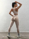 SHEIN Sport Studio بدلة رياضية للنساء تتكون من ملابس علوية بياقة طاقم بدون أكمام وبنطلون فضفاض بخصر مطاطي