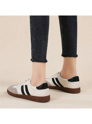 Shoes كاجوال نسائي متقادم بتصميم جيش ألماني | بطانة ناعمة بيضاء | منستوحى من رياضات كلاسيكية قديمة | مثالي للارتداء اليومي، وأنماط الحرم الجامعي، والخروجات نهاية الأسبوع