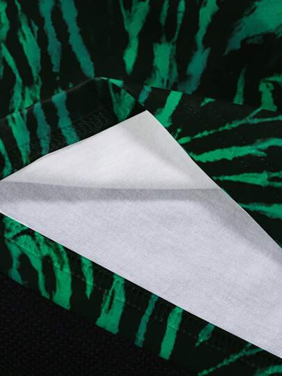 Mountain Dew X SHEIN تي شيرت رجالي بتصميم فضفاض مع نقشات صباغة باللون وطباعة حرف، أكمام قصيرة، منسوج بخامة مريحة للاستخدام الكاجوال في الصيف