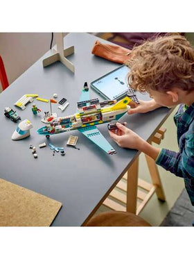 طقم لعبة بناء طائرة إسعاف جوي طوارئ LEGO 60465 في مدينة