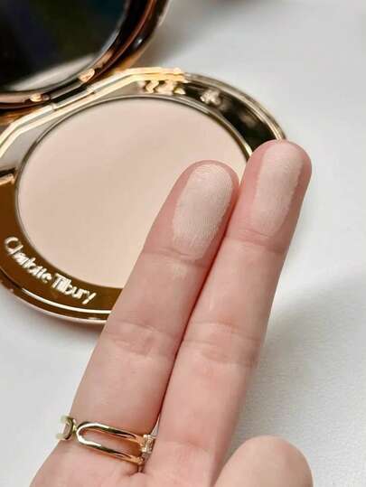 Charlotte Tilbury بودرة شارلوت تيلبري إيربراش فلولس فينيش، بودرة مثالية متناهية الصغر رقم 1 - 0.28 أونصة/8 جرام (شحنة عشوائية من الإصدارات الجديدة والقديمة)