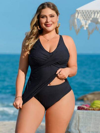 Swim Basics طقم بدلة سباحة مكون من ملابس علوية من التانكيني ذو اللون الواحد المكشكش مع حول الرقبة المدورة وسراويل ثلاثية السكل للمقاسات الكبيرة
