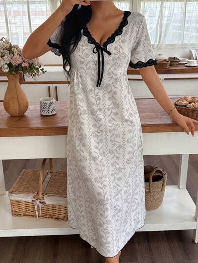 SHEIN فستان نوم شيفون مطبوع بالزهور مع تصميم ألوان متباينة وياقة على شكل حرف V للسيدات، فستان بيجامة للنساء، فستان ملابس منزلية