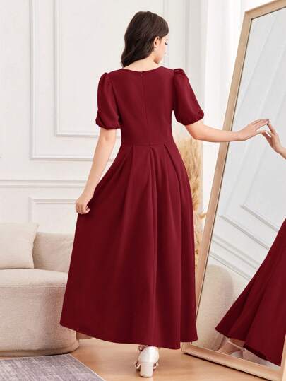 SHEIN فستان طويل أنيق وأنثوي لفتيات المراهقات مناسب للربيع والصيف والأعياد والمناسبات الخاصة كالسنة الجديدة وعيد الحب، مزين بأزرار اللؤلؤ بطراز الفساتين الأميرية، وأناقة العصرية البحرية والكلاسيكية بالألوان الأحمر ، مناسب لمناسبات الزفاف والمواسم الفاخرة
