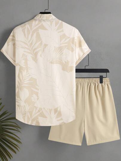 Manfinity Swimmode طقم صيفي رجالي مكون من قميص وشورت بطبعة نباتية على الجسم بأكمام قصيرة وأزرار أمامية، مناسب للشاطئ والأجواء الصيفية