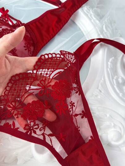 SHEIN مجموعة ملابس داخلية نسائية من قطعتين، سوتيان وسروال من الدانتيل الشفاف بلون أحادي مع عقدة جذابة