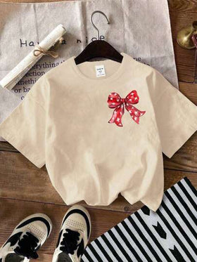SHEIN 1 قطعة تي شيرت أطفال بناتي مناسب للعطلة والاستخدام اليومي، مطبوع عليها علم أمريكا والنجوم والعقدة، بقصة ارتخاء متساقطة مع آستين قصير، مناسب لحفلة يوم الاستقلال في الصيف