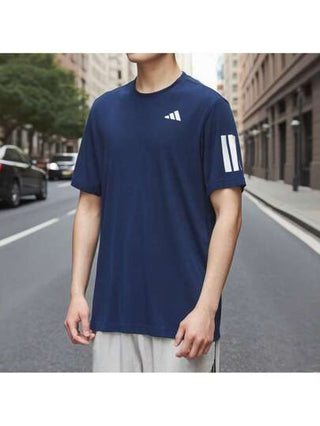 Adidas تي شيرت CLUB 3STR للرجال، ملابس رياضية للجري واللياقة البدنية والتدريب، تي شيرت مريح بأكمام قصيرة JN5730