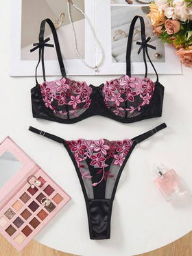 SHEIN مجموعة ملابس داخلية نسائية رومانسية زهرية مطرزة 2 قطعة