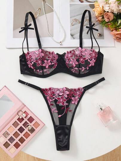 SHEIN مجموعة ملابس داخلية نسائية رومانسية زهرية مطرزة 2 قطعة