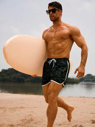 Manfinity Swimmode شورت كاجوال صيفي للرجال مطبوع بنقشة الكاموفلاج