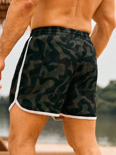 Manfinity Swimmode شورت كاجوال صيفي للرجال مطبوع بنقشة الكاموفلاج