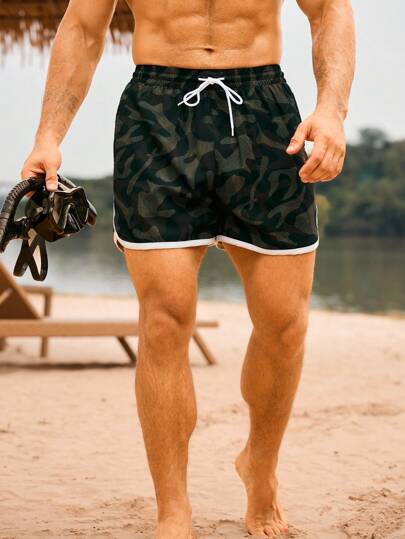 Manfinity Swimmode شورت كاجوال صيفي للرجال مطبوع بنقشة الكاموفلاج