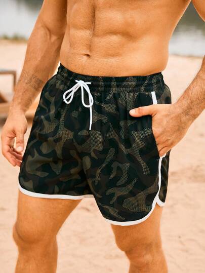 Manfinity Swimmode شورت كاجوال صيفي للرجال مطبوع بنقشة الكاموفلاج