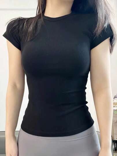 DAZY قميص رياضي وللتمارس اليوجا أساسي بياقة مستديرة للنساء، أسود، مناسب للصيف