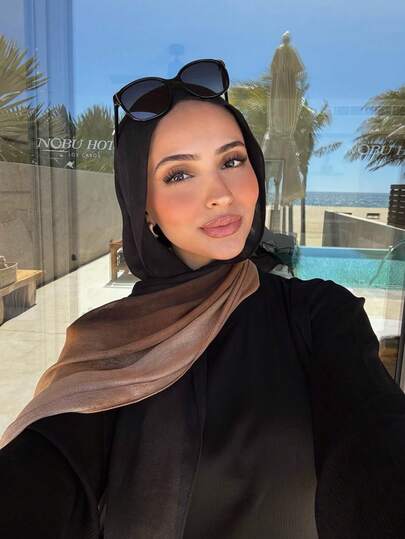 قطعة واحدة من الحجاب/الوشاح بطبعة مائية بطراز بوهيمي، مناسب للارتداء اليومي والخارجي، ويمكن ارتداؤه مع أزياء الحجاب