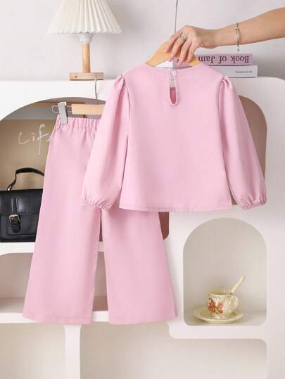 SHEIN Playful Pals مجموعة ملابس علوية مزينة بفيونكة جميلة وحلوة + بنطلون واسع الساق، بدلة بنات للربيع والخريف، بدلة بنات مكونة من قطعتين، بنطلون واسع، بدلة بنات للخريف والشتاء
