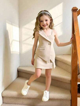 SHEIN Elladie kids طقم بدلة تصميم غير متماثل للفتاة الشابة، طقم فستان من قطعتين أنيق بلون بيج للسيدة الأنيقة