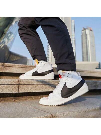 Nike حذاء رياضي رجالي من طراز Blazer '77 Jumbo متوسط الارتفاع غير قابل للانزلاق ومقاوم للتآكل