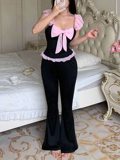 SHEIN طقم بيجاما نسائي أنيق وذو لون متباين، مزين بعقدة الفيونكة والحواف المجعدة