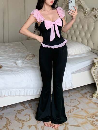 SHEIN طقم بيجاما نسائي أنيق وذو لون متباين، مزين بعقدة الفيونكة والحواف المجعدة