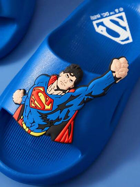 SUPERMAN X SHEIN صندل أطفال ولادي أزرق بطبعات كرتونية، مصنوع من مادة EVA خفيفة الوزن، يوفر حماية للأصابع، مناسب للاستخدام داخل المنزل أو الحمام أو الشاطئ، مناسب للأطفال الصغار