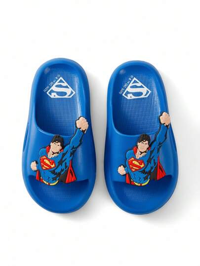 SUPERMAN X SHEIN صندل أطفال ولادي أزرق بطبعات كرتونية، مصنوع من مادة EVA خفيفة الوزن، يوفر حماية للأصابع، مناسب للاستخدام داخل المنزل أو الحمام أو الشاطئ، مناسب للأطفال الصغار