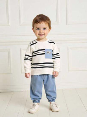 SHEIN Vintaside Kids مجموعة ملابس طفل صبي 2 قطعة - ملابس علوية ذات أكمام طويلة مخطط مطبوع عليها حرف مقترنة مع بنطلون جينز بسيط، مناسب للخروجات، الاستخدام اليومي، الرياضة، والحفلات الصغيرة، موضة كاجوال للربيع والخريف