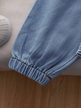 SHEIN Vintaside Kids مجموعة ملابس طفل صبي 2 قطعة - ملابس علوية ذات أكمام طويلة مخطط مطبوع عليها حرف مقترنة مع بنطلون جينز بسيط، مناسب للخروجات، الاستخدام اليومي، الرياضة، والحفلات الصغيرة، موضة كاجوال للربيع والخريف