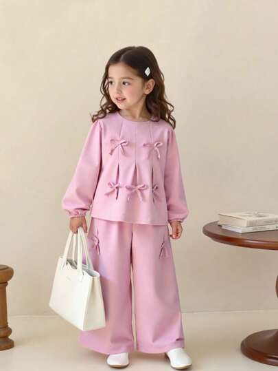 SHEIN Playful Pals مجموعة ملابس علوية مزينة بفيونكة جميلة وحلوة + بنطلون واسع الساق، بدلة بنات للربيع والخريف، بدلة بنات مكونة من قطعتين، بنطلون واسع، بدلة بنات للخريف والشتاء