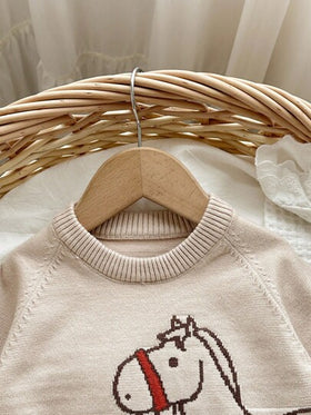 SHEIN طقم كنزة وبنطلون بيج من قطعتين للأطفال الصغار/البنات ذو تصميم كرتوني شتوي ناعم، منقوش بتقنية الإنترسيا معلق بالرقبة