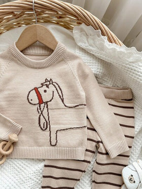 SHEIN طقم كنزة وبنطلون بيج من قطعتين للأطفال الصغار/البنات ذو تصميم كرتوني شتوي ناعم، منقوش بتقنية الإنترسيا معلق بالرقبة